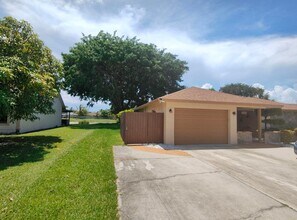 616 White Water Dr in West Palm Beach, FL - Building Photo - Building Photo