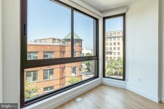 1630 Columbia Rd NW, Unit 509 in Washington, DC - Building Photo - Building Photo
