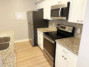 750 Del Verde Cir in Sacramento, CA - Building Photo - Building Photo