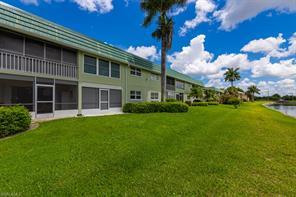 300 Valley Stream Dr-Unit -D-2 in Naples, FL - Building Photo - Building Photo
