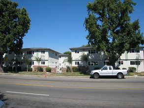 4838 Hazeltine Ave in Sherman Oaks, CA - Building Photo - Building Photo