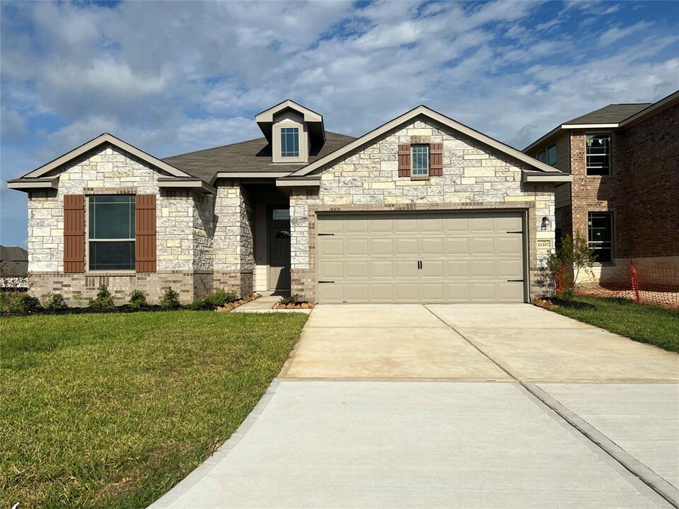 11307 Cora Ln in Willis, TX - Building Photo