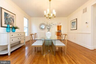 6413 Wilson Ln in Bethesda, MD - Foto de edificio - Building Photo