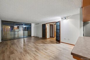 1020 15th St, Unit 31J in Denver, CO - Building Photo