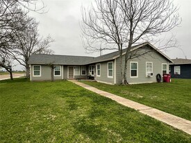 1754 W 6th St in Freeport, TX - Building Photo