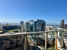 800 The Mark Ln, Unit 2206 in San Diego, CA - Building Photo