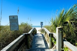 551 73rd Ave in St Pete Beach, FL - Building Photo