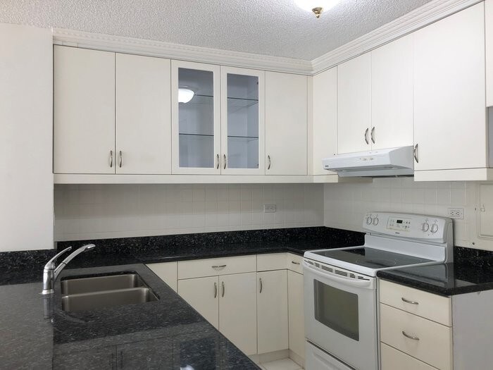 1717 Mott Smith Dr-Unit -2201 in Honolulu, HI - Foto de edificio