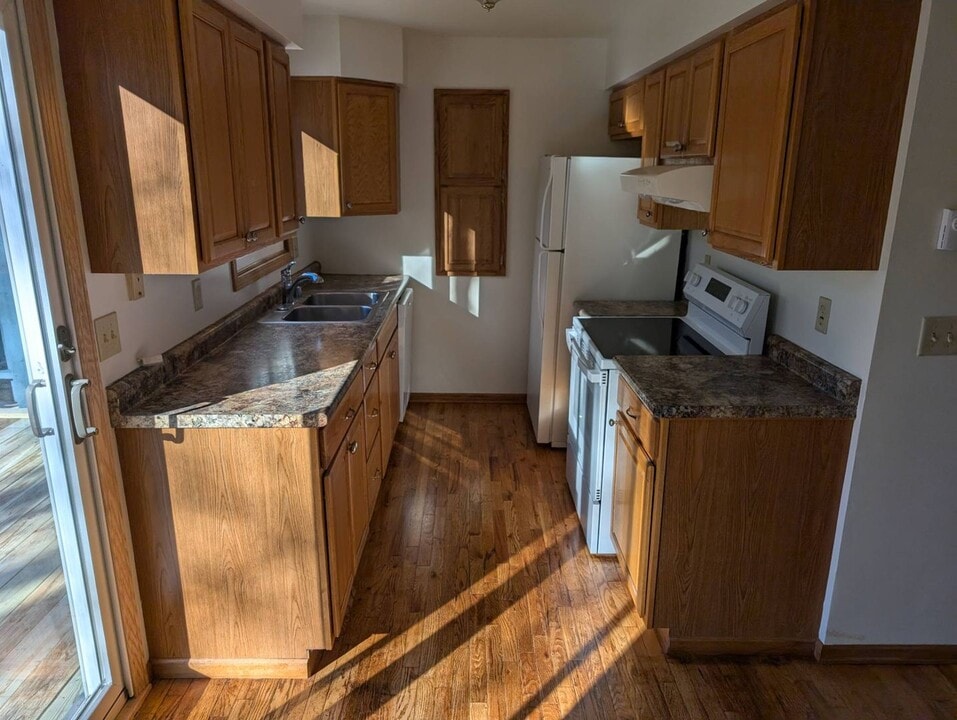 877 Loon Lake Rd in Eagle River, WI - Foto de edificio