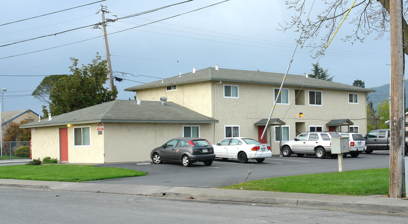 8051-8055 Forest St in Gilroy, CA - Building Photo