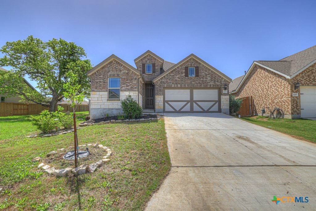 1233 Cross Gable in New Braunfels, TX - Foto de edificio