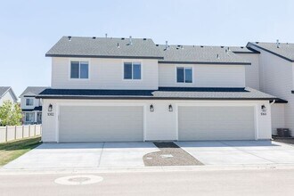 1033 E Klamath Ln in Meridian, ID - Building Photo - Building Photo