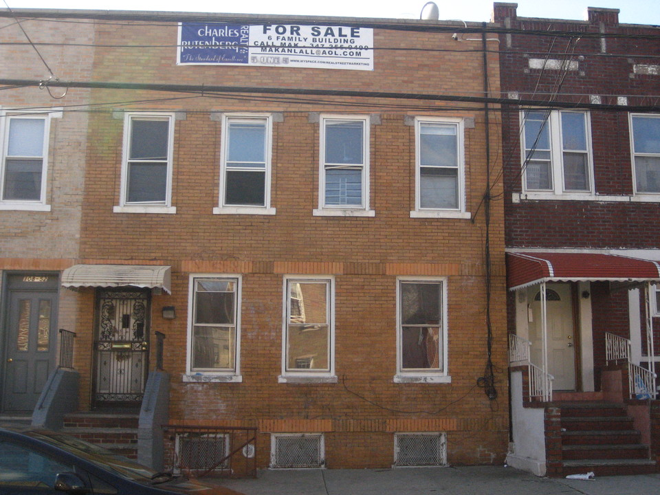 108-50 39th Ave in Flushing, NY - Building Photo