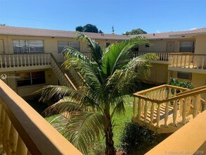 5112 Hollywood Blvd-Unit -21 in Hollywood, FL - Building Photo - Building Photo