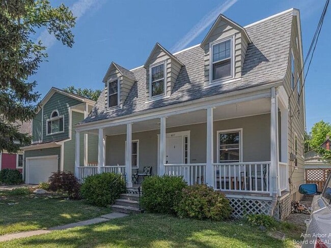 927 Woodlawn Ave in Ann Arbor, MI - Building Photo - Building Photo