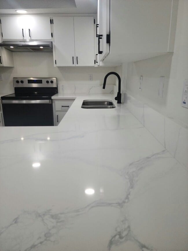 10490 Chalmer St, Unit 03 in Spring Hill, FL - Building Photo - Building Photo