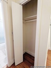 1160 Commonwealth Ave, Unit 22 in Boston, MA - Building Photo - Building Photo
