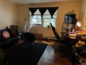 13 Berkley St, Unit 4 in Johnson City, NY - Foto de edificio - Building Photo