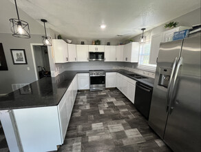 114 Cypress St in Centerton, AR - Foto de edificio - Building Photo