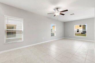 5008 Wild Senna Blvd in Tampa, FL - Building Photo - Building Photo