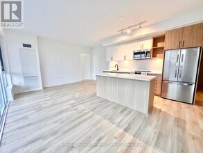 333 Sunseeker Ave in Innisfil, ON - Building Photo - Building Photo