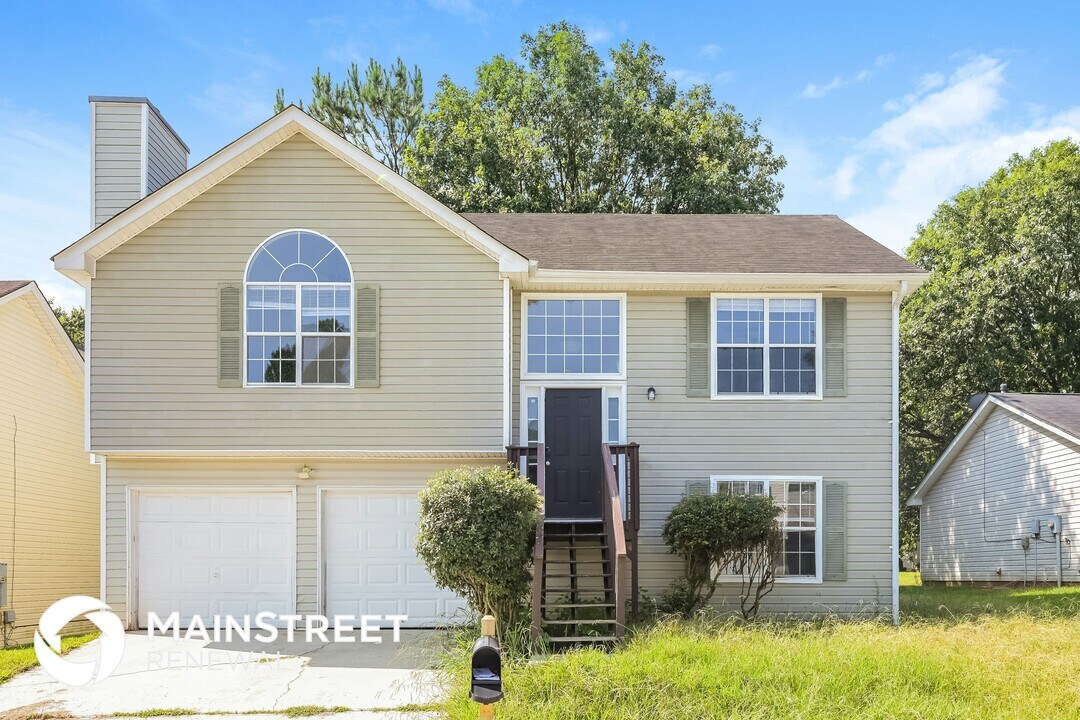 6633 Shaffers Way in Lithonia, GA - Building Photo