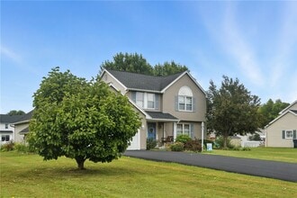 506 Brixton Trail in Webster, NY - Building Photo - Building Photo