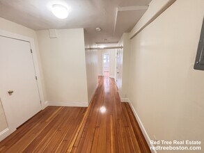 7 Mt Hood Rd, Unit B in Boston, MA - Building Photo - Building Photo