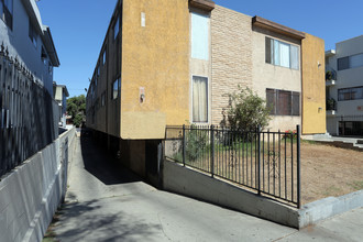 514 N Kenmore Ave in Los Angeles, CA - Building Photo - Building Photo