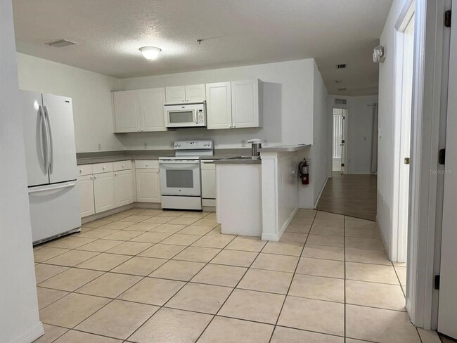 2732 Club Cortile Cir in Kissimmee, FL - Building Photo - Building Photo