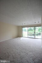 2624 Wagon Dr in Alexandria, VA - Building Photo