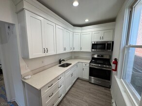 54 W Somerset St in Raritan, NJ - Building Photo - Building Photo