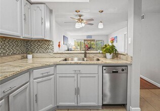 1750 Belleair Forest Dr in Belleair, FL - Building Photo - Building Photo