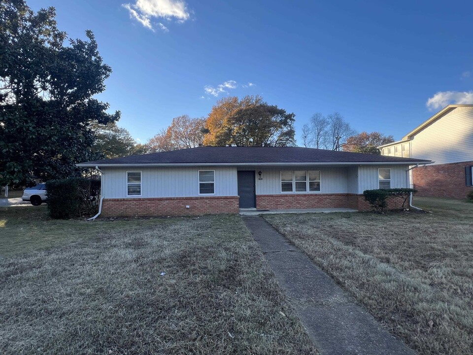 1501 Heathcliff Dr in Memphis, TN - Building Photo