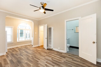 Cherokee Villas in Hollywood, CA - Foto de edificio - Building Photo