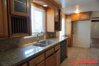 2820 St Marys St in Bakersfield, CA - Building Photo - Building Photo