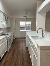 2128 Jayhawk Dr in Lodi, CA - Foto de edificio - Building Photo