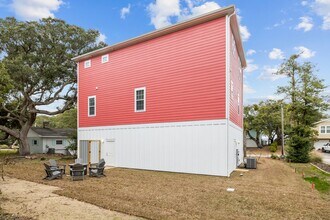 5603 Sound Dr in Emerald Isle, NC - Building Photo - Building Photo