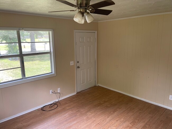 102 Perry St in Clarksville, AR - Building Photo - Building Photo