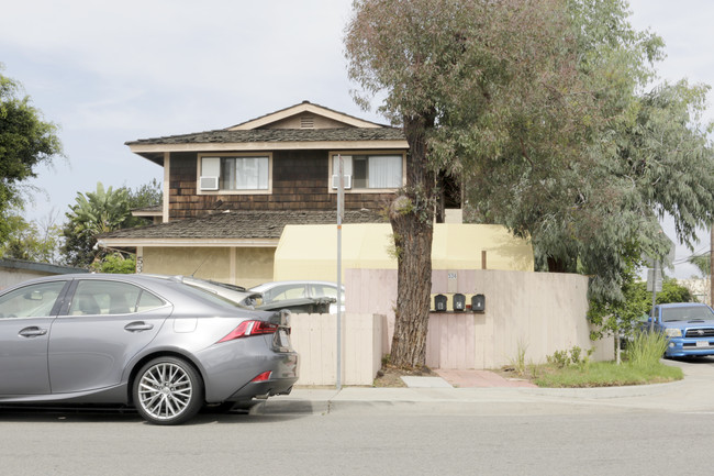 534 Bernard St in Costa Mesa, CA - Foto de edificio - Building Photo