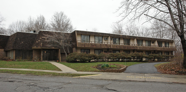 Overlook Arms Apartments in Cleveland Heights, OH - Foto de edificio - Building Photo