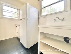 8217 4th St in Los Angeles, CA - Building Photo - Building Photo