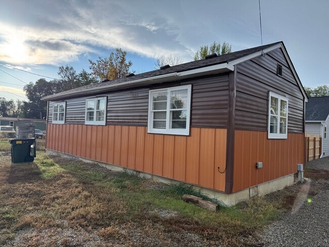 property at 632A E 4th Ave N