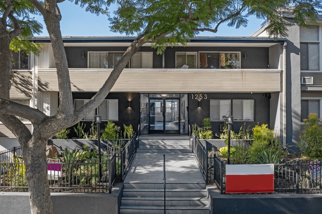 1253 Havenhurst Drive