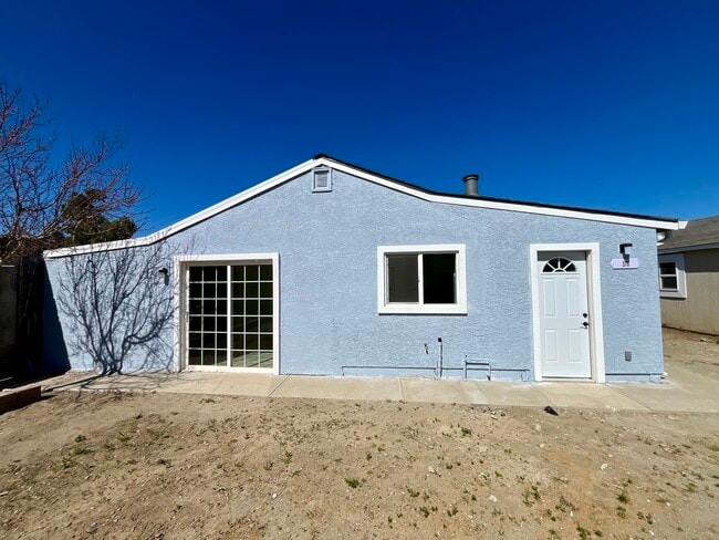 370 Bridgevale Rd in Hollister, CA - Foto de edificio - Building Photo