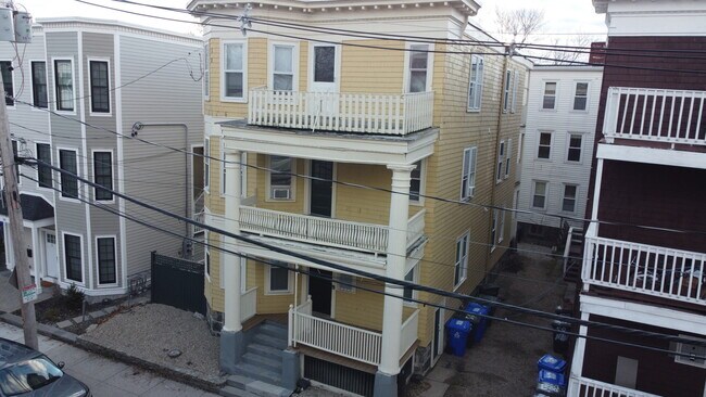 54 Mansfield St, Unit 3 in Boston, MA - Building Photo - Building Photo