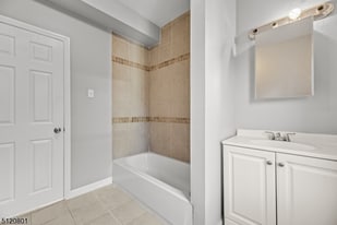 49 Treacy Ave, Unit 2 in Newark, NJ - Building Photo
