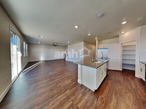 7456 S Via Bombachas in Tucson, AZ - Building Photo - Building Photo