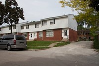 5706 N 95th St in Milwaukee, WI - Foto de edificio - Building Photo