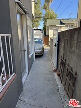 1245 Chelsea Ave in Santa Monica, CA - Building Photo - Building Photo